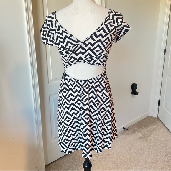 VICTORIA’S SECRET PINK Chevron Back Cut Out Skater Dress—SZ. XS - Picture 3 of 9